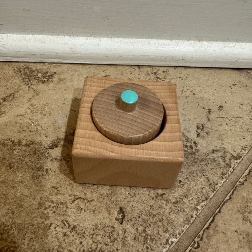 NWOT Lovevery Baby Wooden Pincer Grasp Puzzle Piece